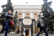 Nga cắt giảm lãi suất chủ yếu, cho thấy niềm tin vào nền kinh tế đang bị trừng phạt