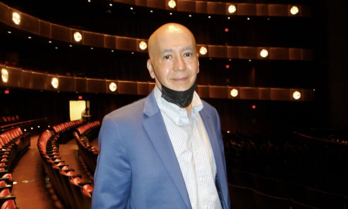 Các giám đốc nhà hát chúc mừng sự trở lại của Shen Yun