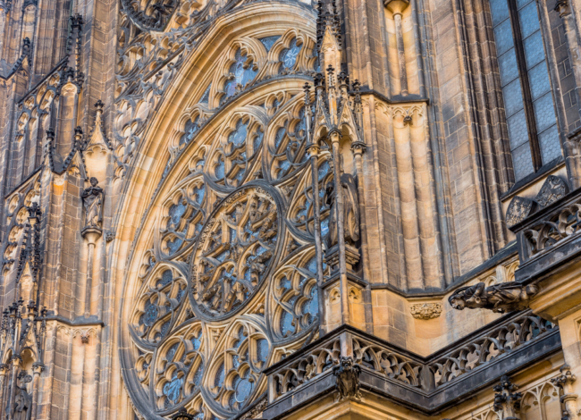 Kiến trúc Gothic tráng lệ của Nhà thờ Thánh Vitus tại Praha 