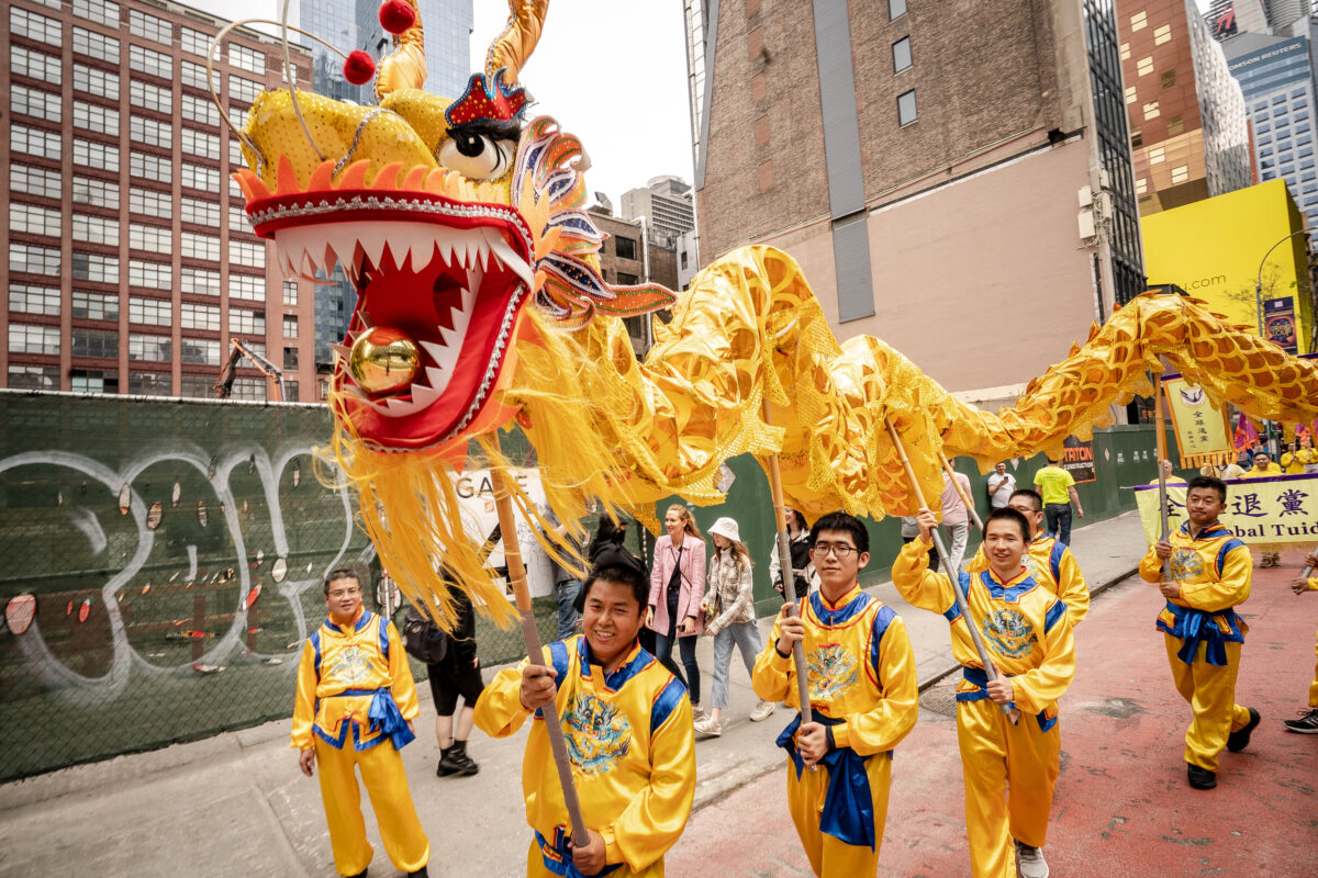 New York: 4,000 người tham dự cuộc diễn hành kỷ niệm 30 năm ngày Pháp Luân Công phổ truyền