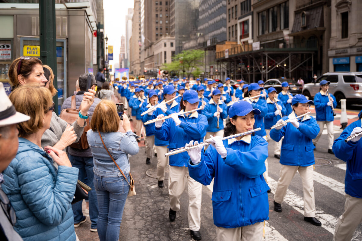 New York: 4,000 người tham dự cuộc diễn hành kỷ niệm 30 năm ngày Pháp Luân Công phổ truyền