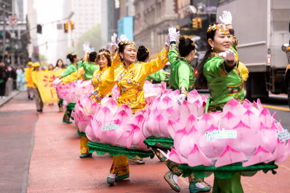 New York: 4,000 người tham dự cuộc diễn hành kỷ niệm 30 năm ngày Pháp Luân Công phổ truyền