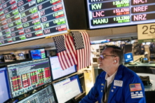 Chỉ số S&P 500 rơi vào vùng thị trường giá xuống khi lo ngại suy thoái ngày càng sâu sắc