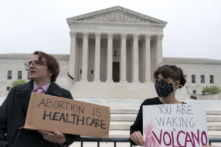Tại sao bản dự thảo phán quyết của vụ Roe kiện Wade lại bị tiết lộ?