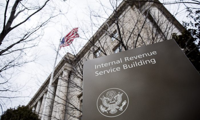 IRS chật vật với công việc tồn đọng vì các khoản thanh toán cứu trợ đại dịch, tình trạng thiếu hụt nhân viên