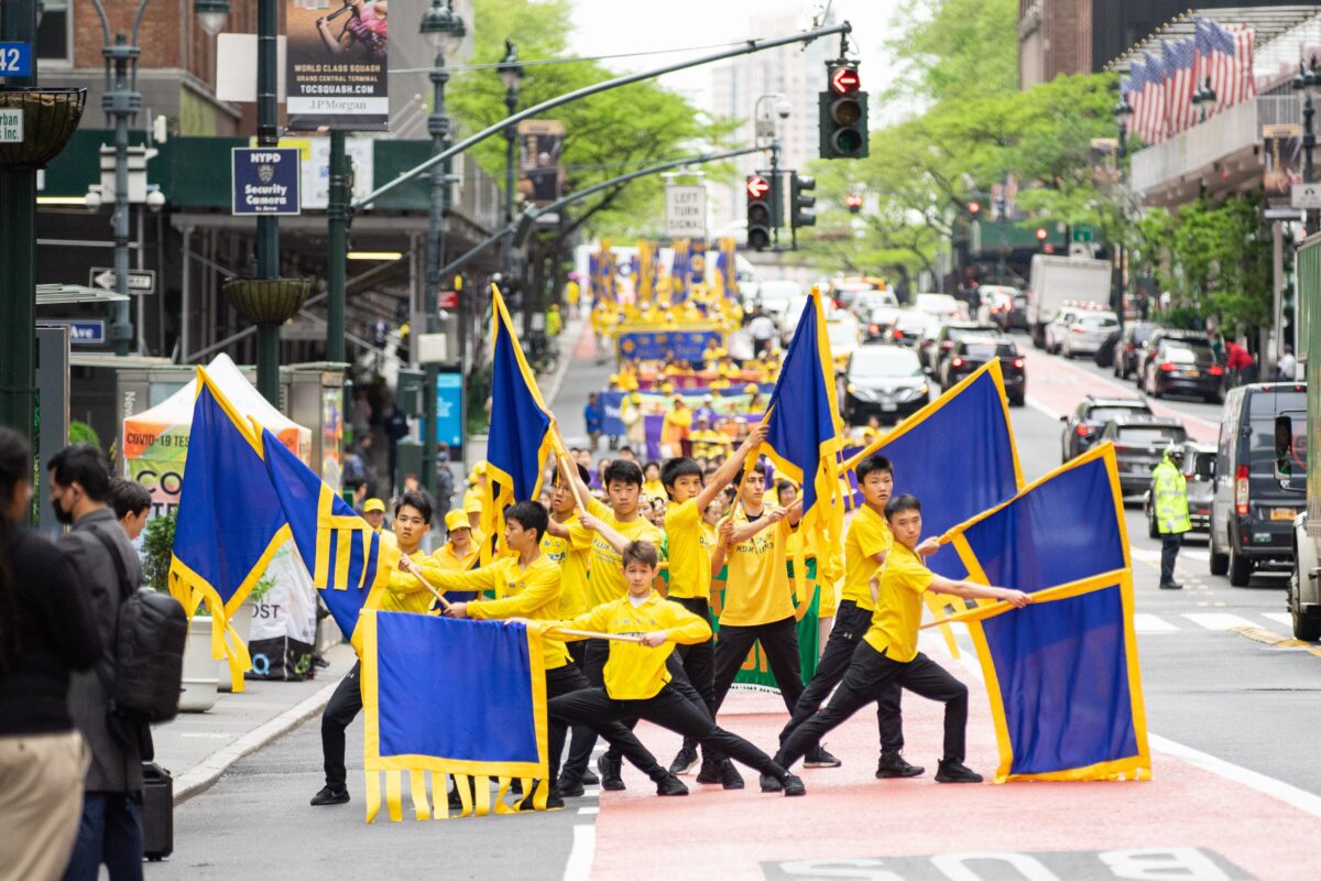 New York: 4,000 người tham dự cuộc diễn hành kỷ niệm 30 năm ngày Pháp Luân Công phổ truyền