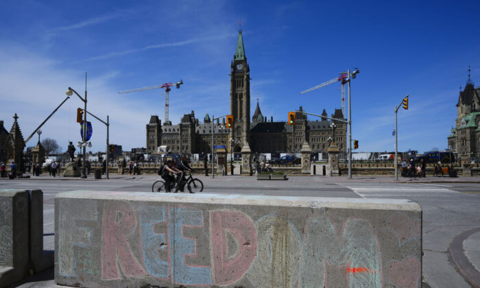 Ottawa: Đoàn xe Rolling Thunder rời đi khi Cảnh sát điều tra hình vẽ ‘có động cơ thù ghét’ tại nhà thờ