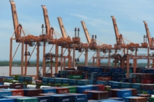 Việt Nam tăng tốc phục hồi kinh tế, vượt qua thành phố xuất cảng hàng đầu Trung Quốc