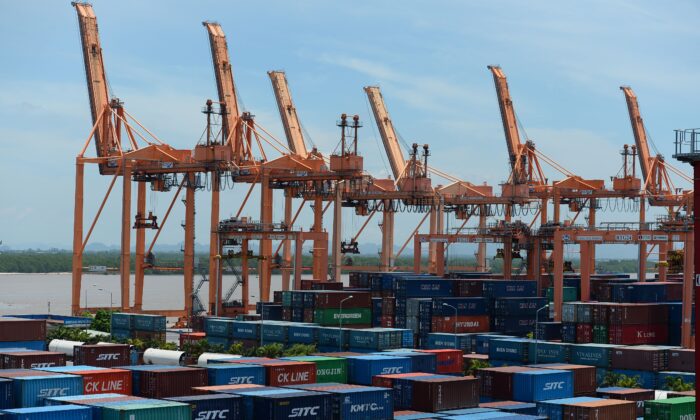 Việt Nam tăng tốc phục hồi kinh tế, vượt qua thành phố xuất cảng hàng đầu Trung Quốc