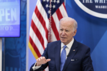 Chi tiêu quá mức của chính phủ đang kéo nền kinh tế Mỹ đi xuống