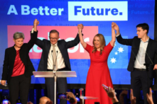 Úc: Đảng Lao Động thắng cử, phe trung hữu bị các ứng viên độc lập hành động vì khí hậu chia rẽ