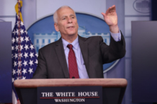 Nhà kinh tế Tòa Bạch Ốc khẳng định ‘thế mạnh’ nhưng thừa nhận khả năng suy thoái