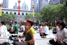 Một ngày lễ kỷ niệm toàn cầu chiến thắng sự bắt bớ và tuyên truyền