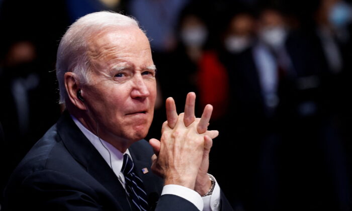 TT Biden: Giá xăng tăng là một ‘sự chuyển đổi đáng kinh ngạc’