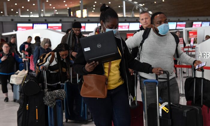 EU dỡ bỏ quy định bắt buộc đeo khẩu trang cho du lịch hàng không từ tuần tới