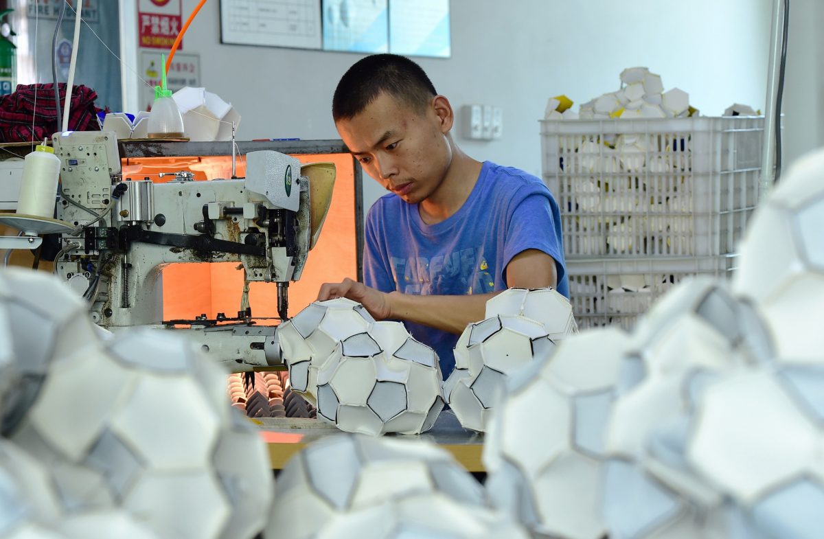 Trung Quốc phong tỏa trung tâm bán buôn lớn nhất thế giới theo chính sách zero COVID