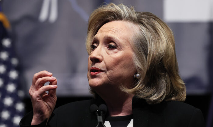 Luật sư FBI: Nếu biết bà Clinton đứng sau cáo buộc về ông Trump thì nhiều việc sẽ thay đổi