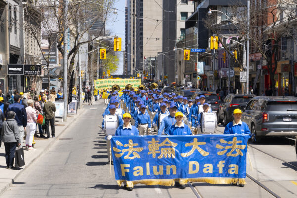 Canada: Hàng trăm học viên ở Toronto kỷ niệm 30 năm Pháp Luân Công hồng truyền