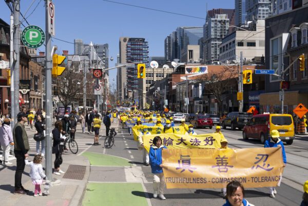 Canada: Hàng trăm học viên ở Toronto kỷ niệm 30 năm Pháp Luân Công hồng truyền