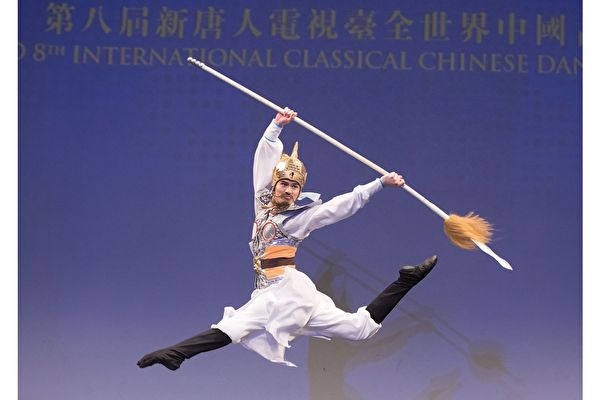 Anh Trần Hậu Nhậm, nghệ sĩ múa chính Shen Yun: Cách lột tả ‘cái thần’ của từng nhân vật