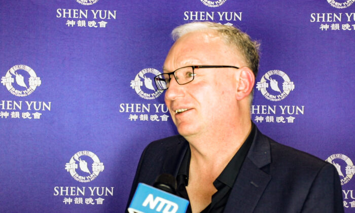 Ứng cử viên Thượng viện Úc châu: Shen Yun quá lộng lẫy 