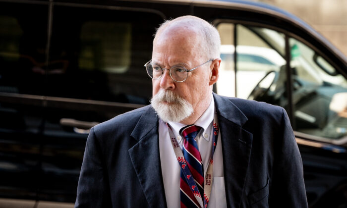Công tố viên hàng đầu trong nhóm của ông John Durham rút khỏi vụ xét xử nguồn tin của hồ sơ Steele
