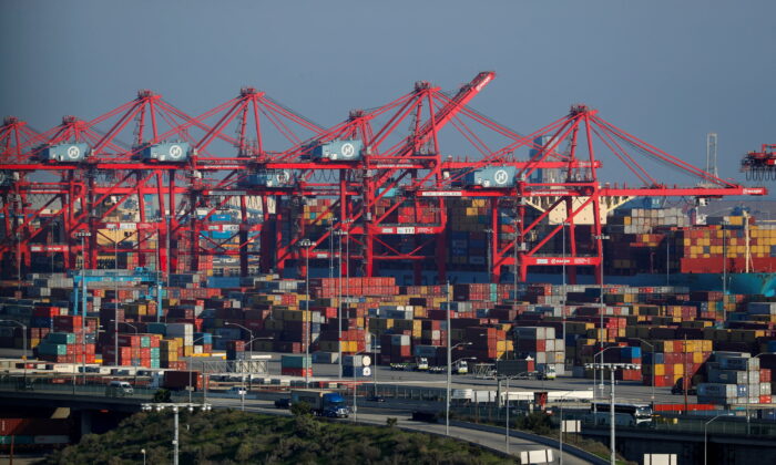 Hoa Kỳ: Thâm hụt mậu dịch giảm mạnh khi xuất cảng đạt mức cao kỷ lục