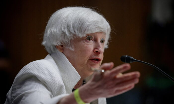 Bà Yellen: Hoa Kỳ thảo luận với các đồng minh về việc giới hạn giá dầu của Nga