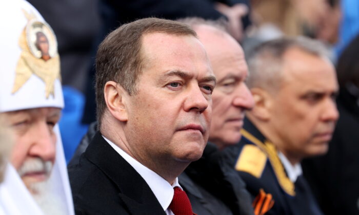 Cựu TT Nga Medvedev: Bất kỳ sự xâm phạm nào của NATO vào Crimea có thể dẫn đến Đệ tam Thế chiến