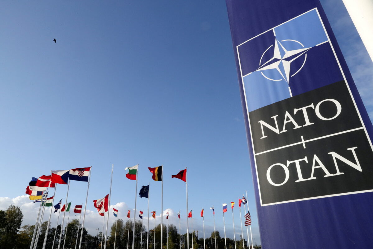 NATO nên phối hợp sức mạnh kinh tế tốt hơn chống lại Nga và Trung Quốc