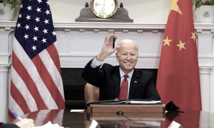 Chính sách mới của ông Biden tài trợ cho quân đội Trung Quốc, ủng hộ chế độ  nô lệ, không đạt được điều gì - Epoch Times Tiếng Việt