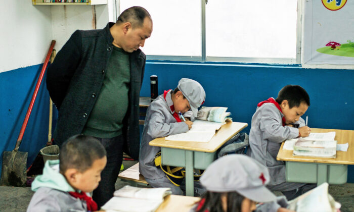 Bắc Kinh khuấy động phẫn nộ bằng sách giáo khoa cũ để thổi bùng quan điểm chống phương Tây