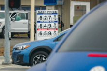 GasBuddy: Giá xăng trên toàn quốc lại ‘tăng mạnh’, ‘lần đầu tiên’ đạt mốc lịch sử