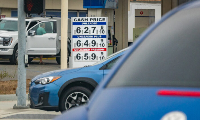 GasBuddy: Giá xăng trên toàn quốc lại ‘tăng mạnh’, ‘lần đầu tiên’ đạt mốc lịch sử