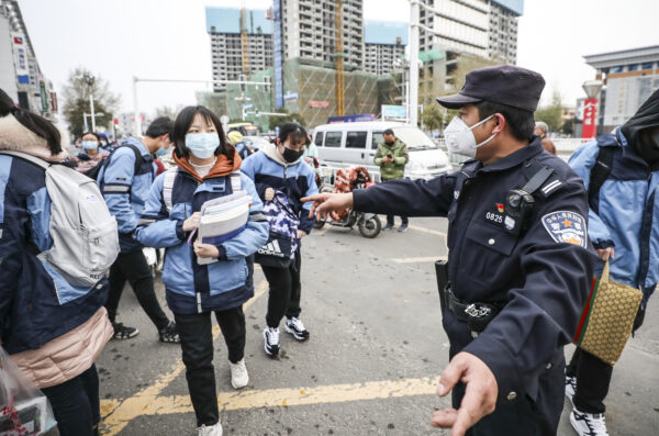 Đảng Cộng sản bổ nhiệm các sĩ quan cảnh sát làm hiệu phó trường học trên khắp Trung Quốc