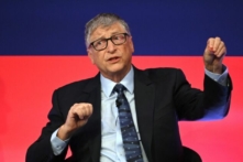 Các tỷ phú tiếp tục lời qua tiếng lại trên Twitter sau khi ông Gates coi nhẹ việc bán khống cổ phiếu Tesla