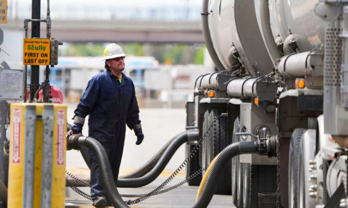 Các công ty lọc dầu Mỹ tăng cường nhập cảng dầu thô nặng