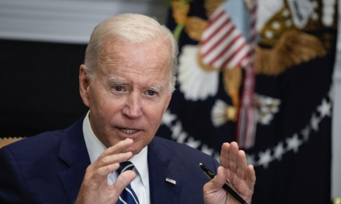 Tổng thống Biden ký dự luật kiểm soát súng thành luật