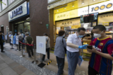 Rút tiền hàng loạt khắp Trung Quốc: Người dân ca thán vì không có tiền mặt