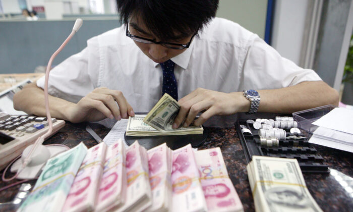 Các nhà đầu tư ngoại quốc bán phá giá đồng nhân dân tệ và rời khỏi Trung Quốc
