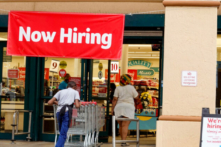 Hoa Kỳ đã thêm 390,000 việc làm vào tháng Năm khi tăng trưởng việc làm chậm lại xuống mức thấp nhất trong 13 tháng
