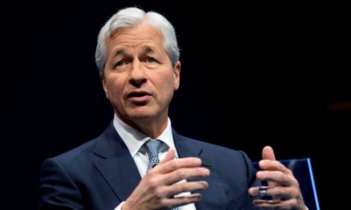 CEO JP Morgan nói ‘Tôi không thức tỉnh’ khi bảo vệ ‘chủ nghĩa tư bản cho các bên liên quan’