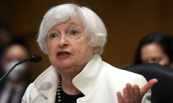 Bà Yellen: TT Biden có thể loại bỏ một số loại thuế quan đối với Trung Quốc trong bối cảnh lạm phát