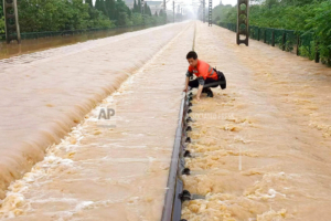 Trung Quốc: Hơn 100 sông tràn bờ, hàng ngàn người phải di tản vì lũ lụt