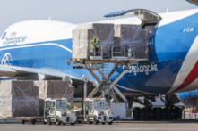 Các TNS Anh đề nghị luật hạn chế sự phụ thuộc của các cơ quan công quyền vào hàng nhập cảng của Trung Quốc và Nga