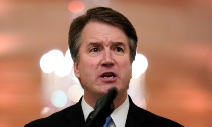 Các chương trình hôm Chủ nhật của CNN, CBS, NBC, ABC không đưa tin về vụ mưu sát Thẩm phán Brett Kavanaugh