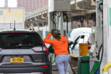 New York bắt đầu kỳ miễn giảm thuế xăng 6 tháng khi giá tại trạm bơm tiếp tục tăng