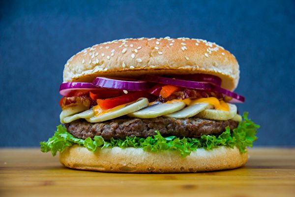 Nguồn gốc của bánh Hamburger Mỹ có liên quan đến Mông Cổ?