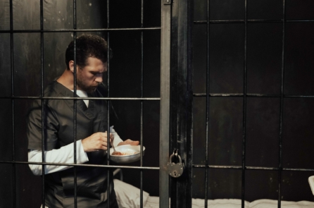 Ngay ở nơi tăm tối nhất, âm nhạc vẫn giúp tâm hồn ta thăng hoa