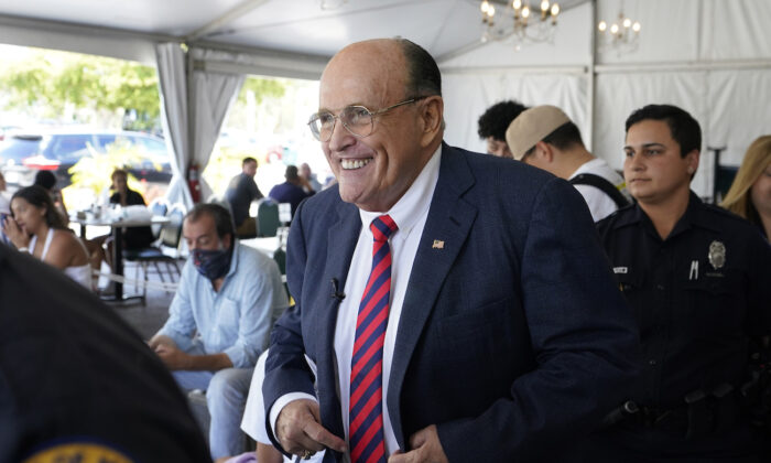 Ông Rudy Giuliani đối mặt với cáo buộc đạo đức liên quan đến cuộc bầu cử tổng thống năm 2020